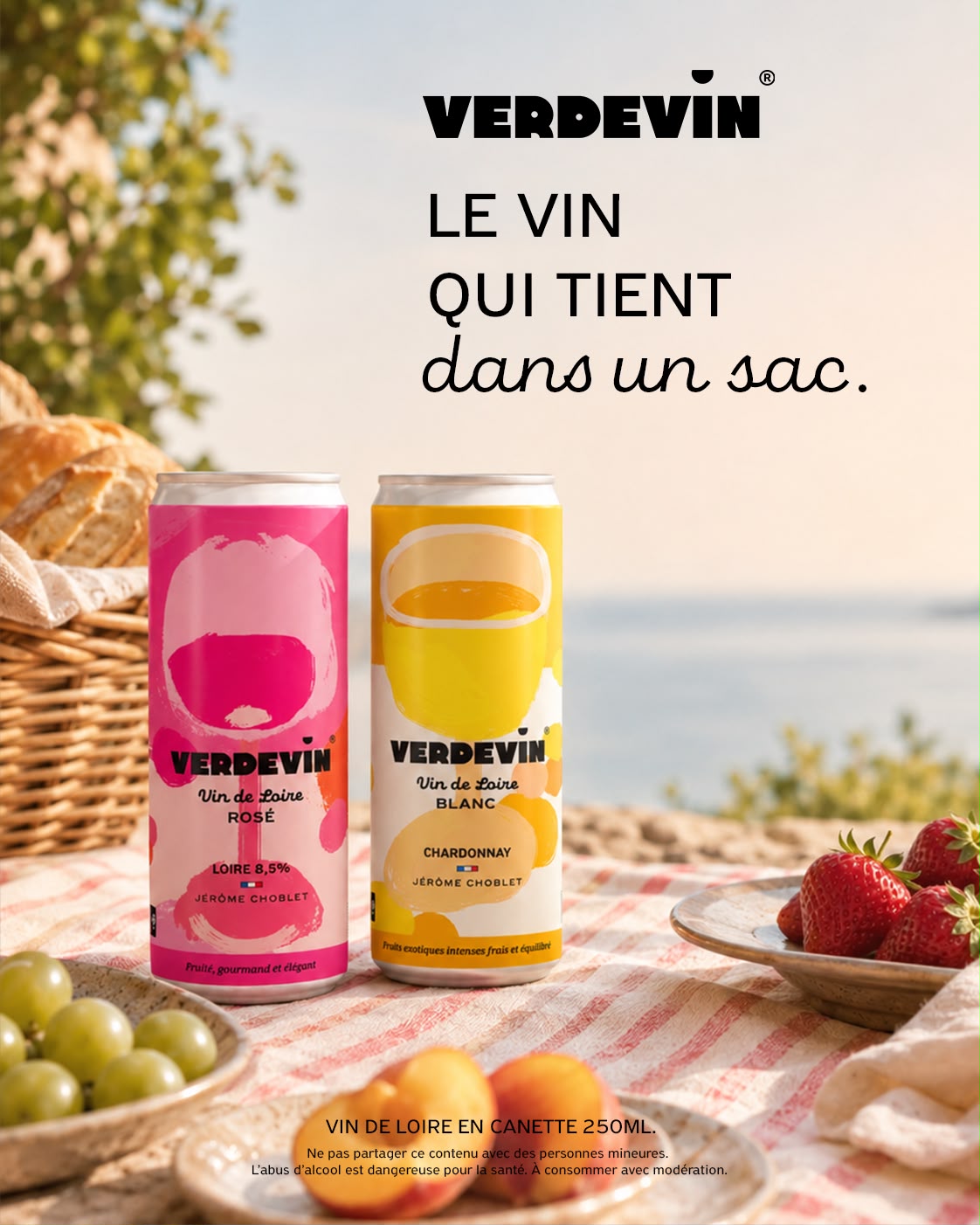 Vins en canette VERDEVIN rosé et chardonnay en situation de dégustation